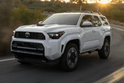 В России начали продавать почти &laquo;вечный&raquo; внедорожник Toyota. Сколько стоит самый живучий &laquo;рамник&raquo;