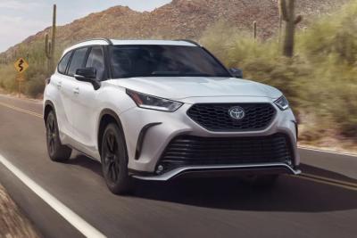 Россиян завалили сотнями новых Toyota Highlander: сколько стоит один из самых надежных семейных кроссоверов