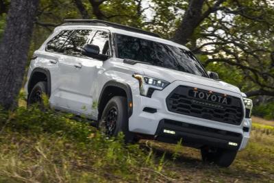 В России начали продавать самый надежный и долговечный автомобиль в мире. Сколько стоит &laquo;неубиваемая&raquo; Toyota