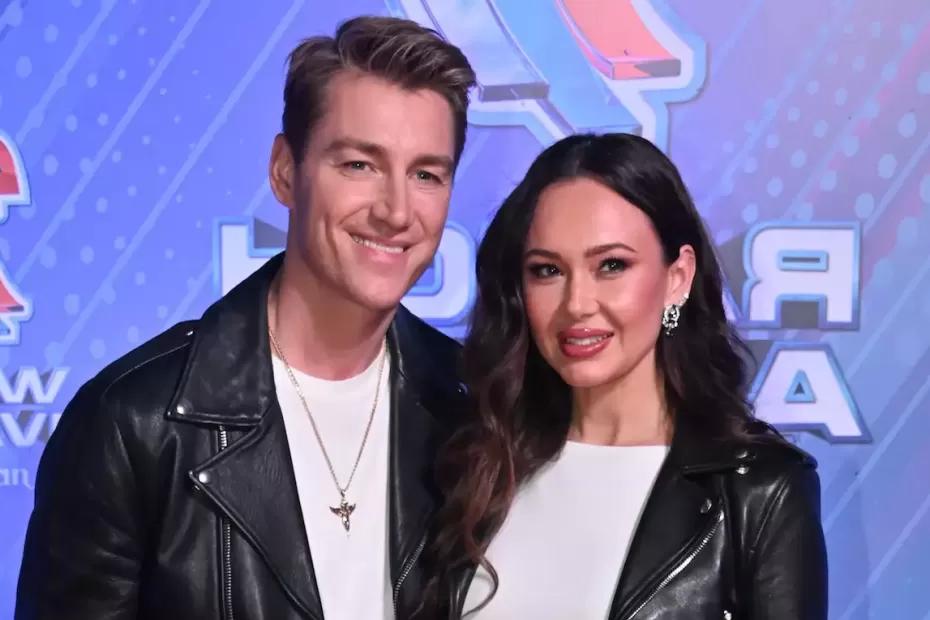 «Мне повезло»: Алексей Воробьев появился на премьере без жены, но с тещей