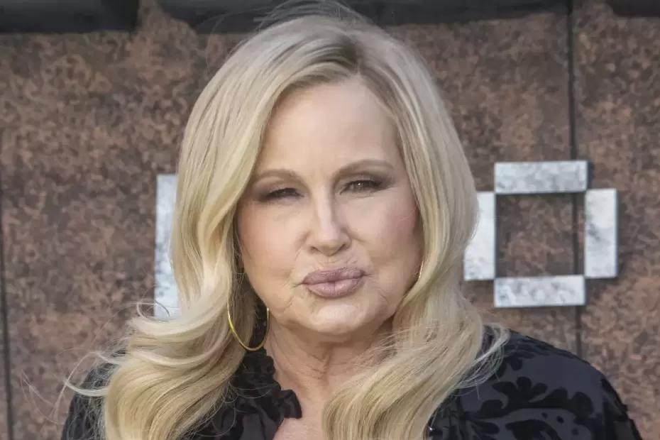 «5 лет объявляет номинантов»: речь Дженнифер Куллидж на «Эмми» возмутила соцсети