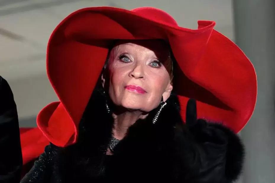 Сбегала из дома и кусала врачей: откровения внучки Светланы Светличной