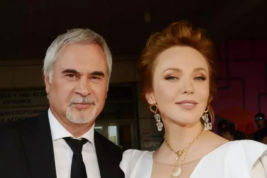 Светский шик: 46-летняя Альбина Джанабаева сразила нарядом с голой спиной