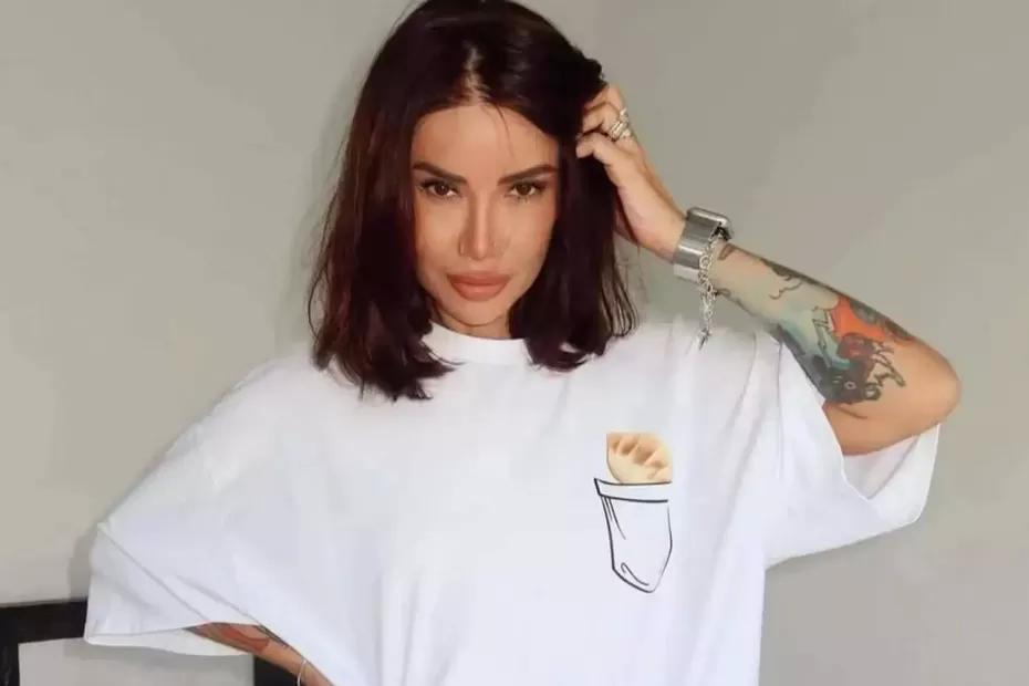 Во время ремонта в доме Айза наткнулась на необычную находку