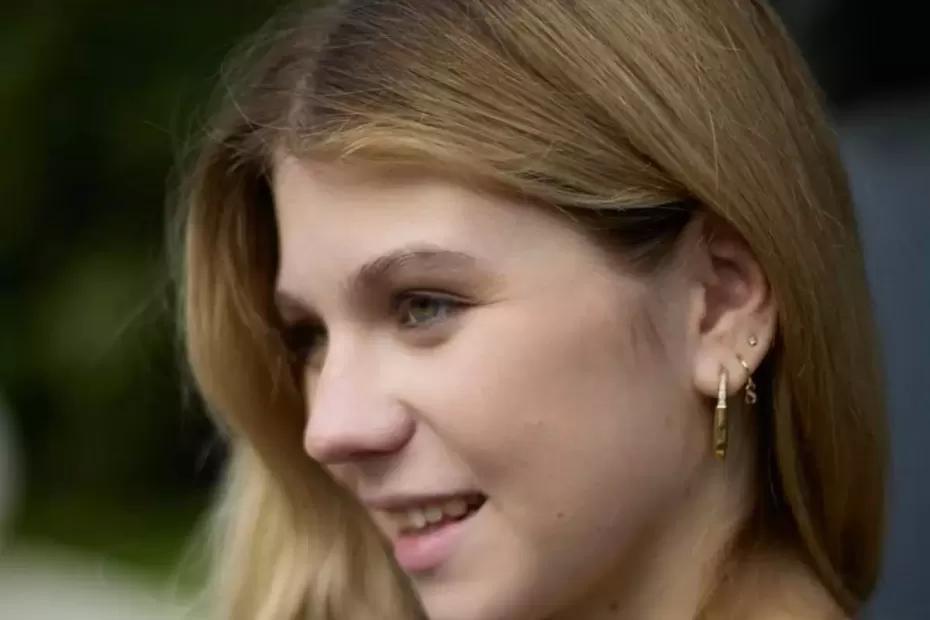 «Заботится о Мише»: Александра Трусова показала необычную «няньку» своего сына