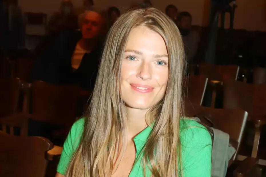 &laquo;Фантастика!&raquo;: супруга Эрнста в экстравагантных образах произвела фурор в Сети