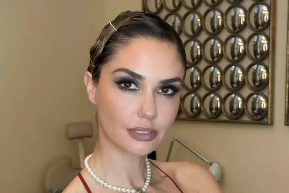 Оголившую живот Муцениеце призвали участвовать в конкурсе беременных