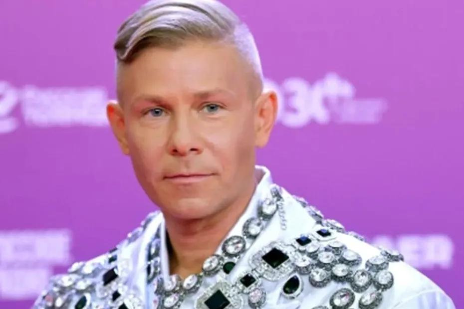 Хотел лечить морских свинок, но&nbsp;завоевал сцену: Мите Фомину&nbsp;&mdash; 52