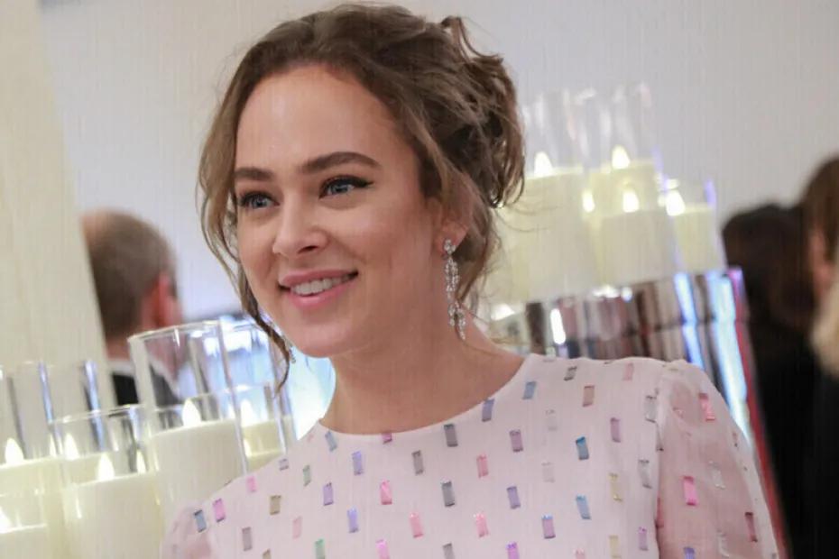 Аглая Тарасова предстала перед поклонниками в&nbsp;прозрачном мини-платье