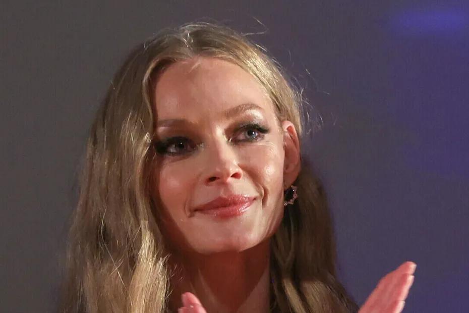 &laquo;Сначала ты&nbsp;прощаешься с&nbsp;кожей&raquo;: Ходченкова показала эффектные кадры на&nbsp;пилоне