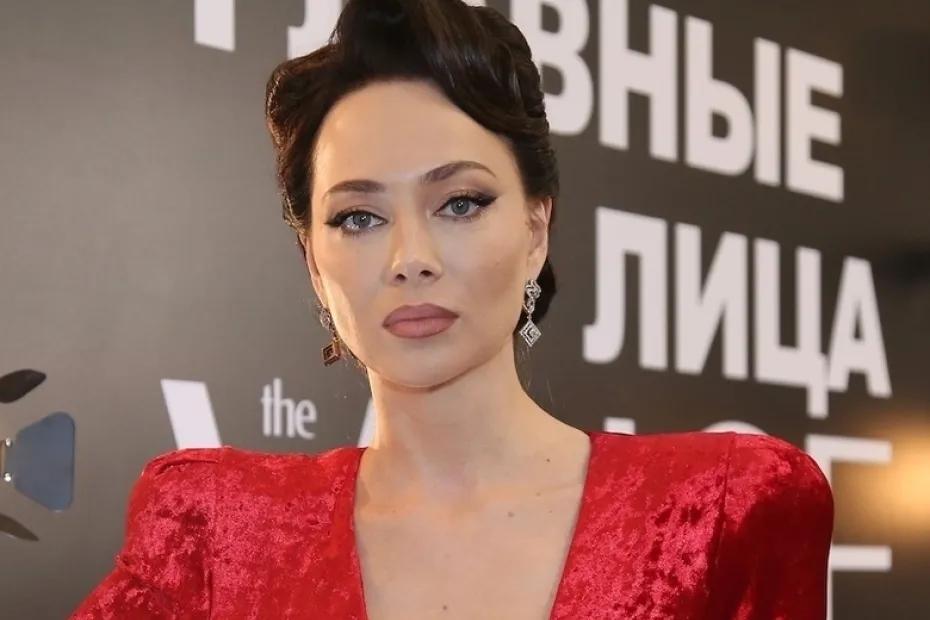 Самбурская подразнила поклонников снимком в&nbsp;бикини: &laquo;Можно было и&nbsp;попроще&raquo;