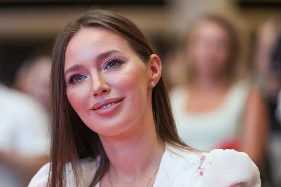 Многодетная мама Анастасия Костенко похвасталась стройной фигурой