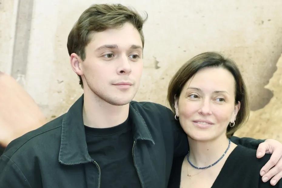&laquo;С&nbsp;ним классный секс&raquo;: 49-летняя Гнеушева объяснила, чем ее&nbsp;покорил молодой Влад Прохоров