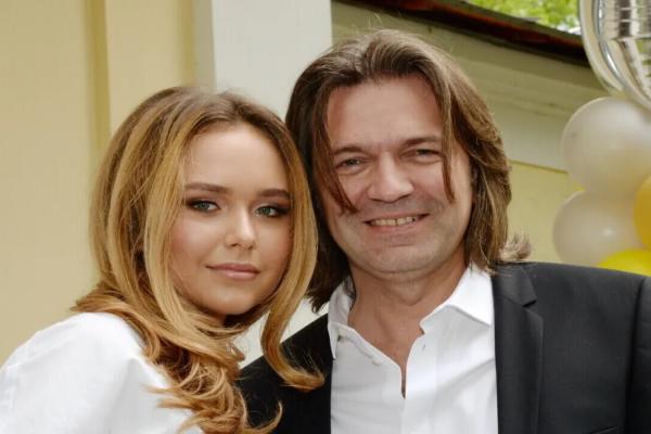 &laquo;Ужас&raquo;: пляжные фото отощавшей Стеши Маликовой обсудили в&nbsp;соцсетях