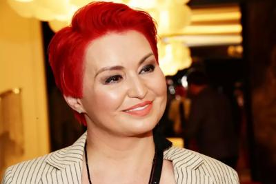 «Мечтала в глаза рассказать о своей любви»: Катя Лель — о встрече с кумиром юности