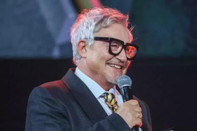 Кокетничали и обнимались: Дибров поздравил дочь Даны Борисовой с 18-летием