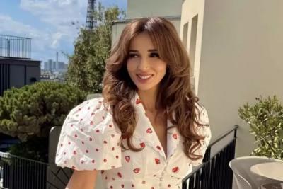 В Сети с юмором отреагировали на совместное фото Чеховой с женихом и экс-мужем