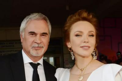 Светский шик: 46-летняя Альбина Джанабаева сразила нарядом с голой спиной