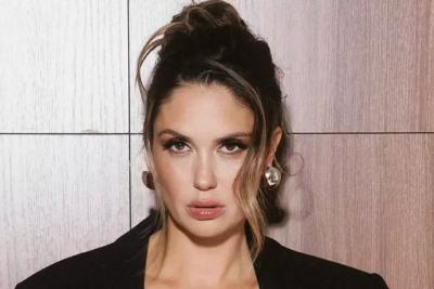 Агата Муцениеце обновила образ перед родами, посетив салон красоты