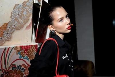 Аврора Киба испекла пасхальные куличи-шедевры