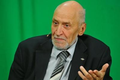 Николай Дроздов забаррикадировался в&nbsp;квартире и&nbsp;полгода ни&nbsp;с&nbsp;кем не&nbsp;общается