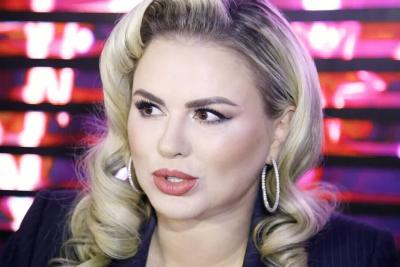 &laquo;Вы&nbsp;так похудели&raquo;: Анна Семенович сразила фигурой на&nbsp;беговой дорожке