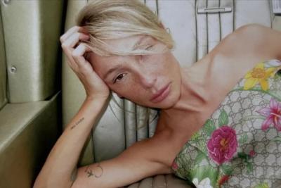 Настя Ивлеева устроила винтажную фотосессию и&nbsp;пошутила о&nbsp;&laquo;деревенском разложении&raquo;