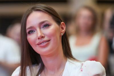 Многодетная мама Анастасия Костенко похвасталась стройной фигурой