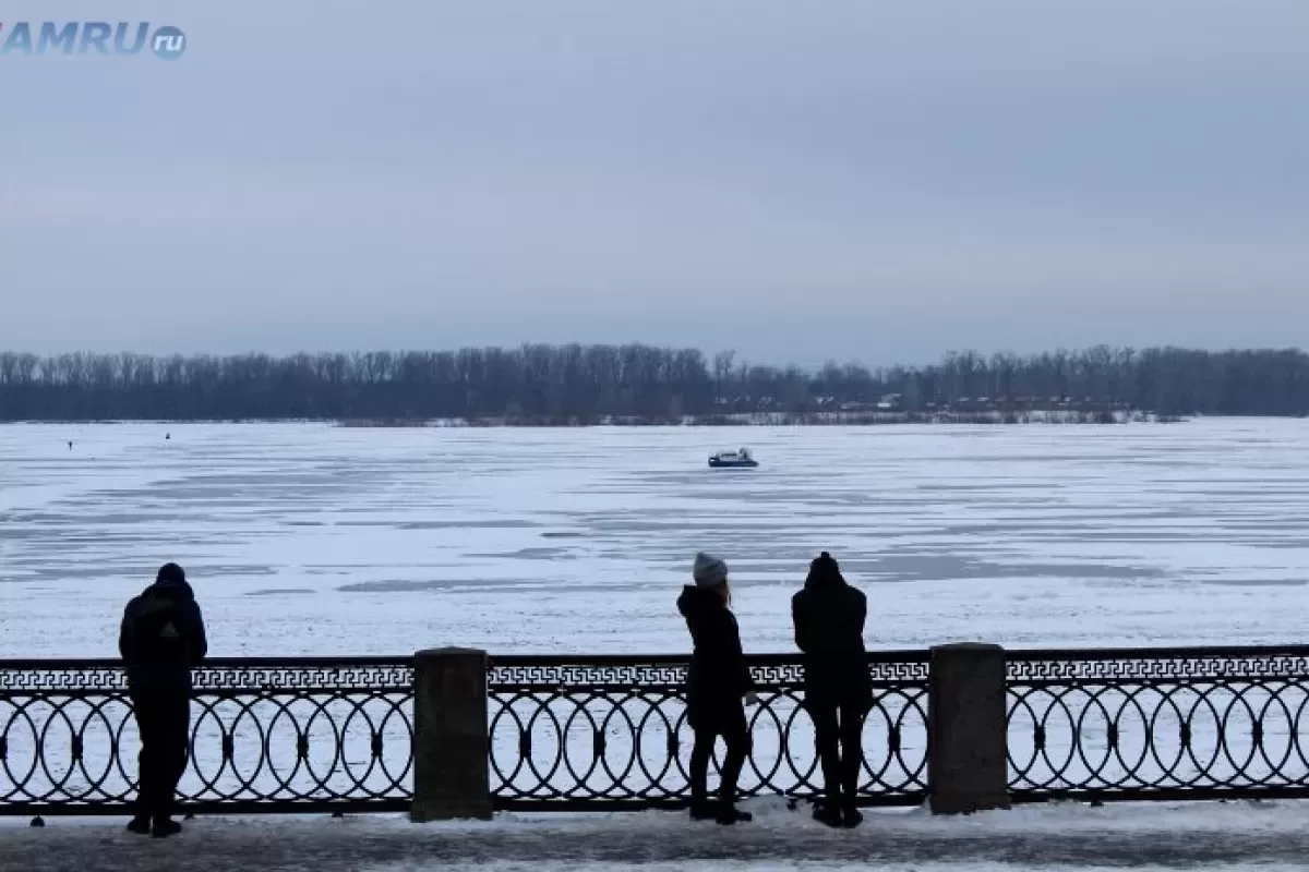 Ледокол начал прокладывать путь на Волге из Самары в Рождествено