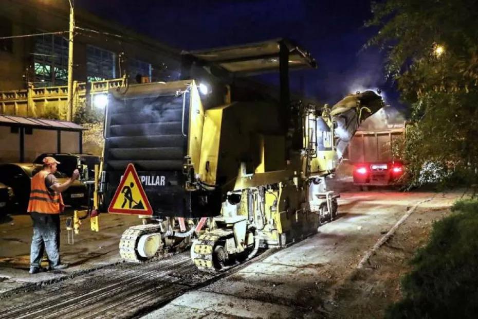 В Куйбышевском районе Самары обновляют дорогу в Молодежном переулке