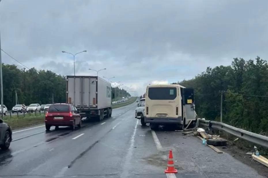 Четыре человека пострадали в ДТП с автобусом 11 августа на трассе под Самарой