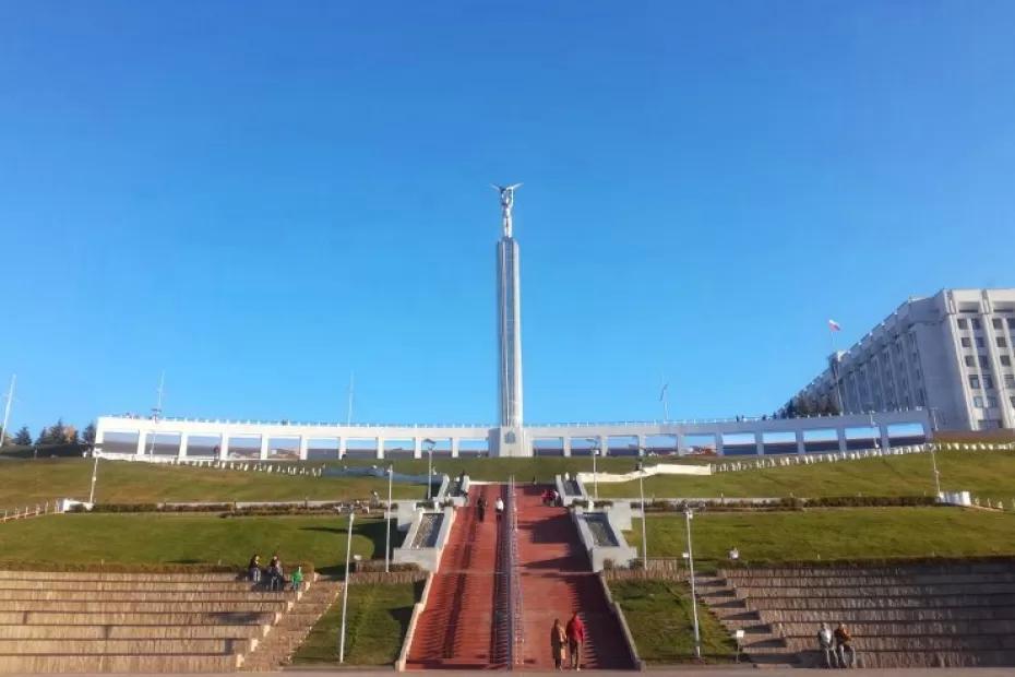 На площади Славы в Самаре открылась цифровая фотовыставка «Семья Победы»