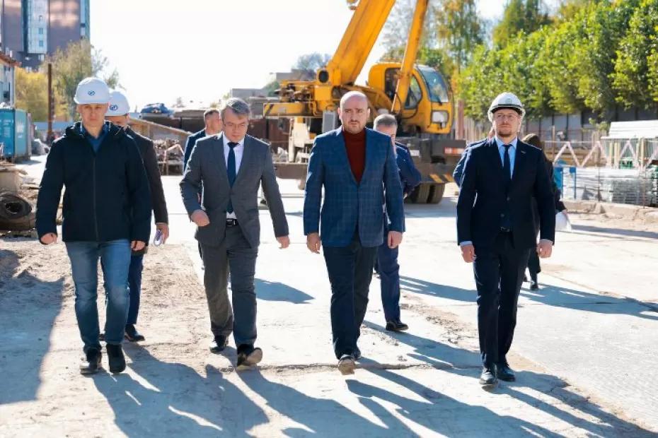 Губернатор проверил ход строительства станции метро «Театральная» в Самаре