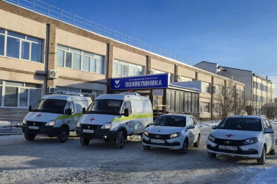 Нефтегорская больница получила 2 новых автомобиля для транспортировки пациентов