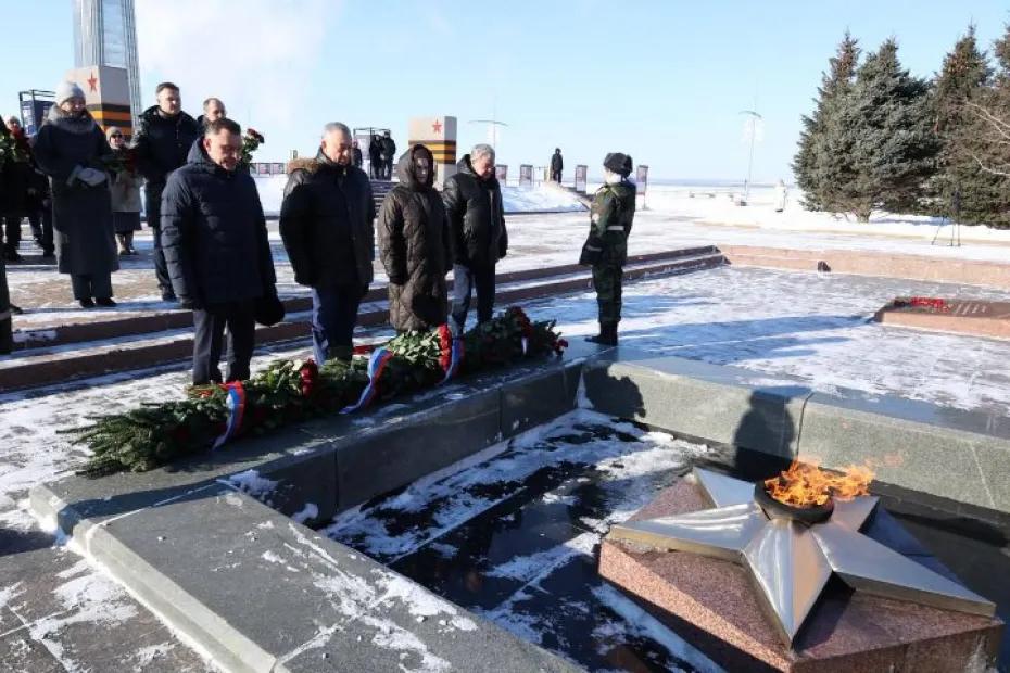 Память героев Сталинградской битвы почтили на площади Славы в Самаре 2 февраля