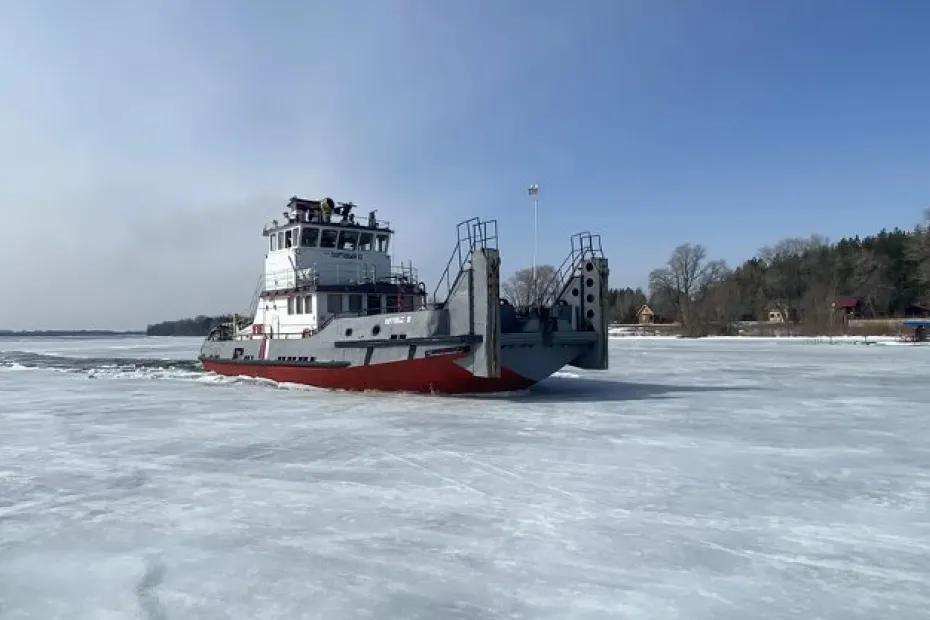 На Волге начали вскрывать лед для запуска теплоходов из Самары в Рождествено