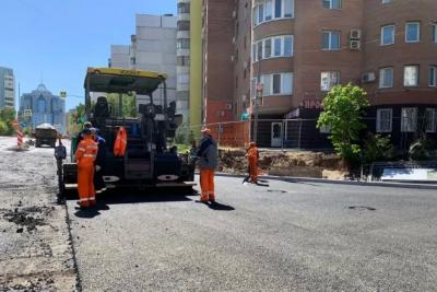 На улице XXII Партсъезда в Самаре укладывают финишный слой асфальта от Солнечной