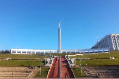 На площади Славы в Самаре открылась цифровая фотовыставка «Семья Победы»