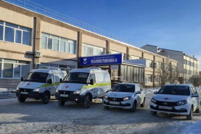 Нефтегорская больница получила 2 новых автомобиля для транспортировки пациентов