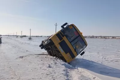 В Самарской области опрокинулся школьный автобус