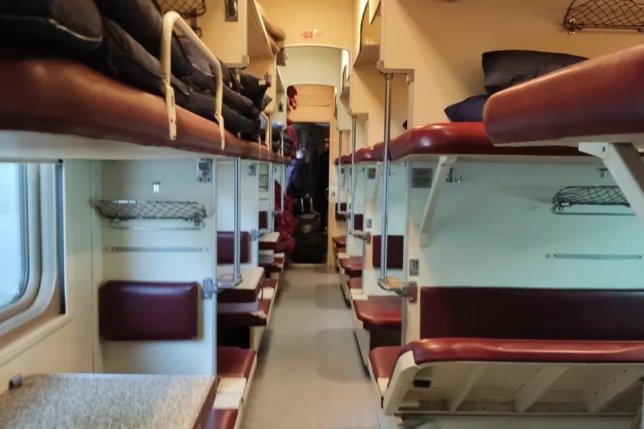 Люди сдают билеты - отпуск испорчен: как изменились правила перевозки в поездах РЖД