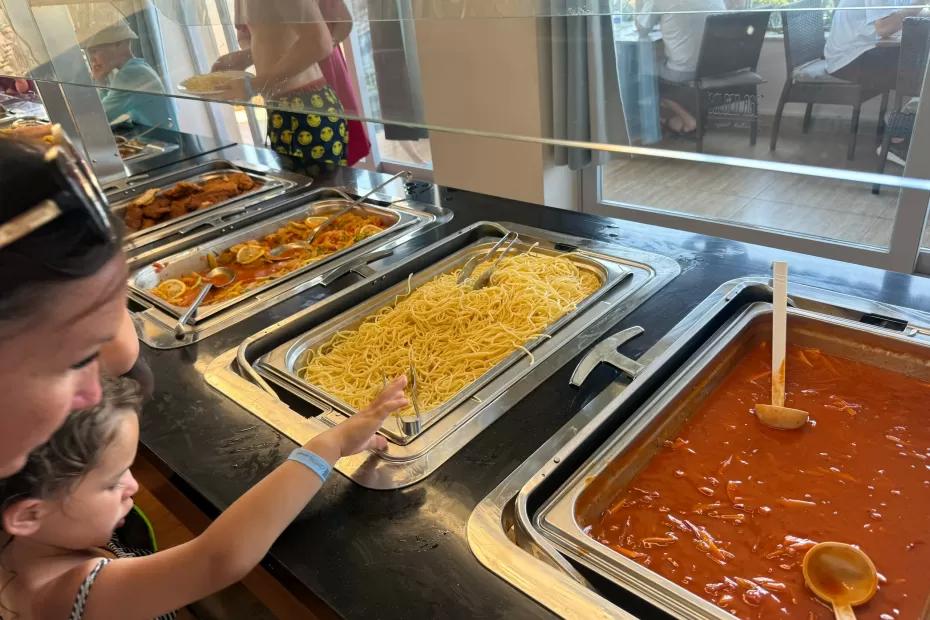 Какую еду «перерабатывают» повторно со шведских столов Египта и Турции: честно рассказал сотрудник отеля - запомните раз и навсегда