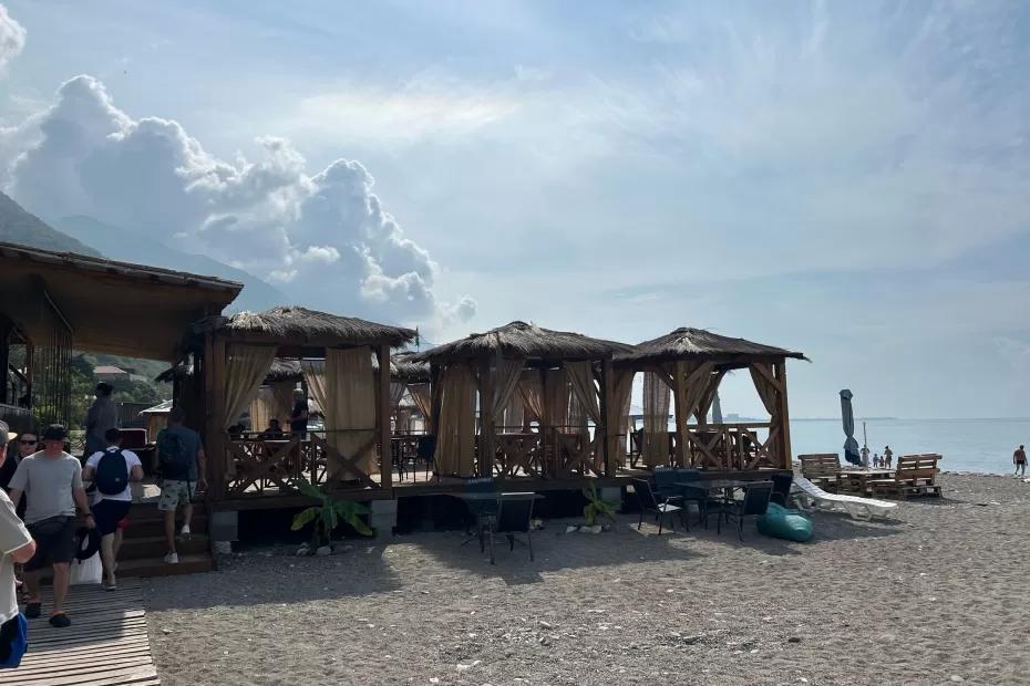 «Это не отпуск, а рабство». Владелица жилья в Сочи обвинила эконом-туристов в нищебродстве