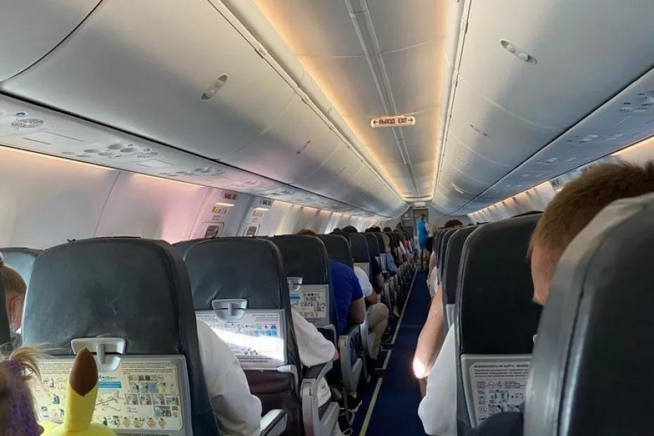 Почему знатоки выбирают «худшее» место в самолете: пилот австралийской авиакомпании рассказал, чем лучше в «хвосте»