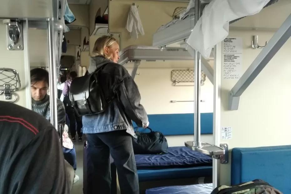 Ответ, который ставит всех наглецов в тупик: что говорить, если вам предложили поменяться местами в поезде