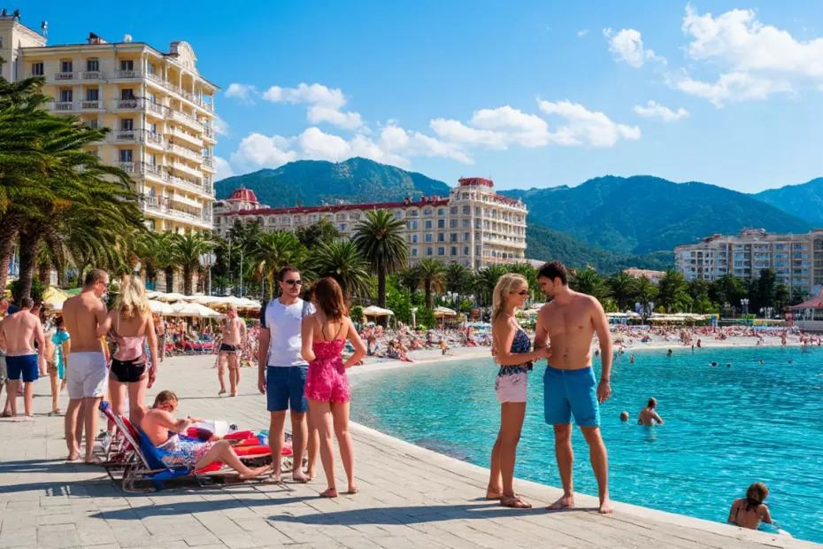 Выходишь из номера, а там подносы с объедками: отзыв об отдыхе в Сочи за 267 тысяч -  больше сюда не вернемся