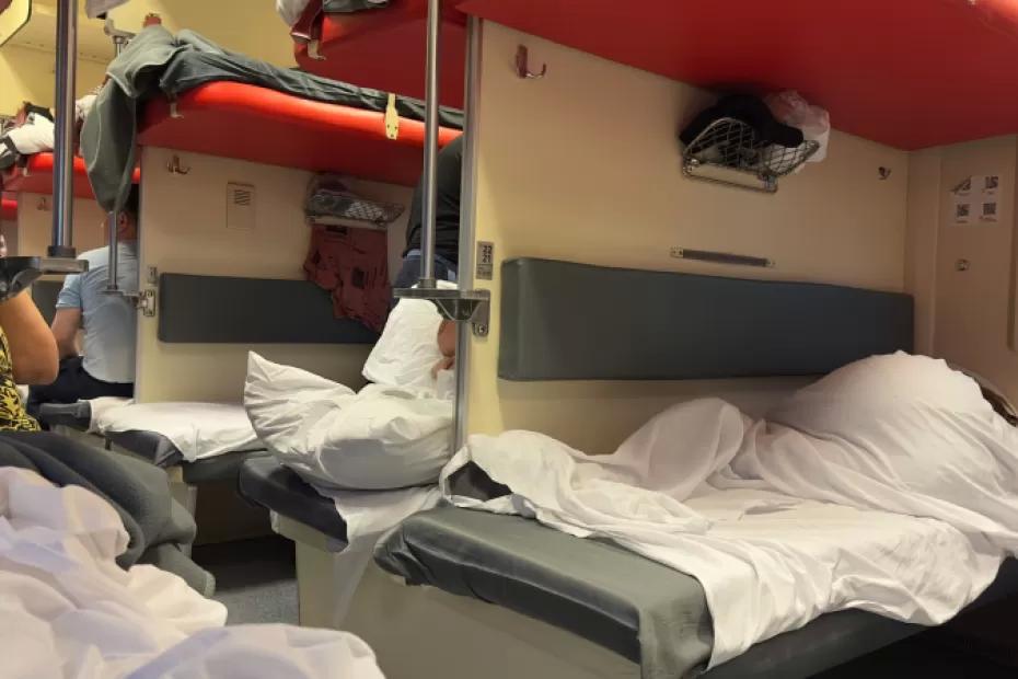 «У меня ноги болят» - как я отвоевывала свою нижнюю полку в поезде