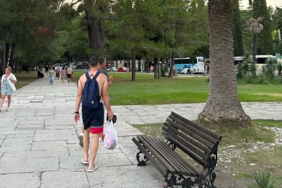 Впервые оказался в столице Абхазии. Делюсь, чем удивил Сухум. Город, который будто устал и его хочется пожалеть