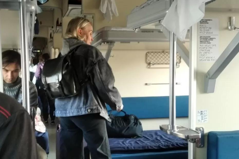 Соседка по купе оказалась настоящим испытанием: история поездки в Крым