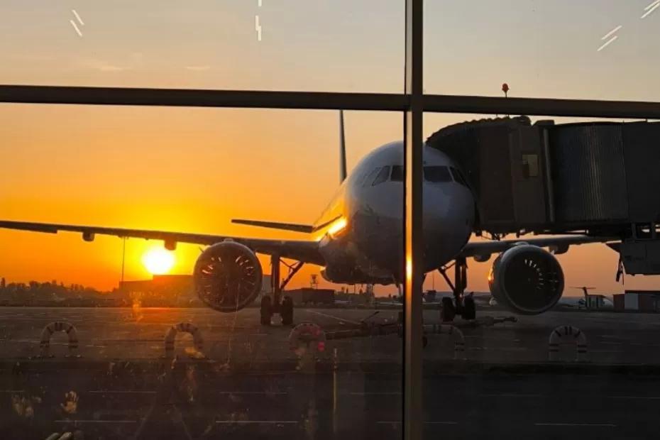 Стюардесса рассказала, как сделать перелет более комфортным: об этой детали сидений почти никто не знает